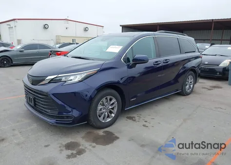 2021 Toyota Sienna Le z USA, uszkodzony, nr VIN 5TDBRKEC4MS005427